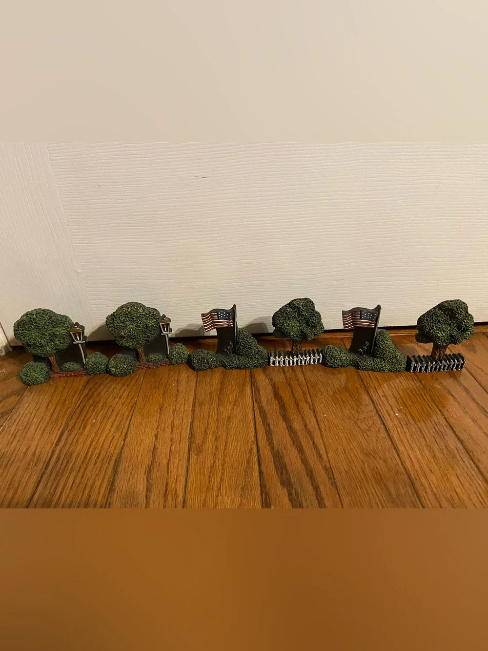 Brandy Wine Woodcrafts Decorative Miniature Garden Border with Trees and Flags
